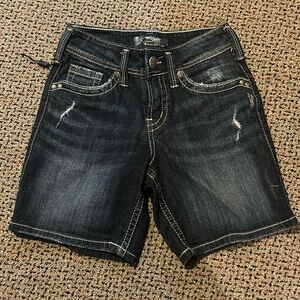NWOT SILVER Suki jeans shorts. Never worn sz 25